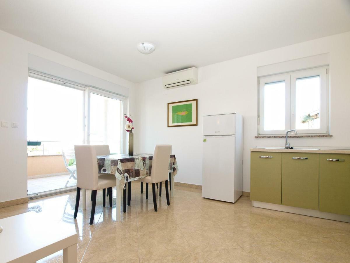 Apartments Majda 1932 Fazana Exterior photo