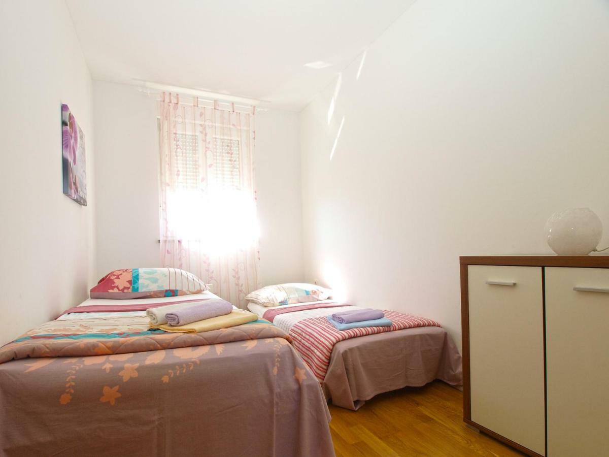Apartments Majda 1932 Fazana Exterior photo